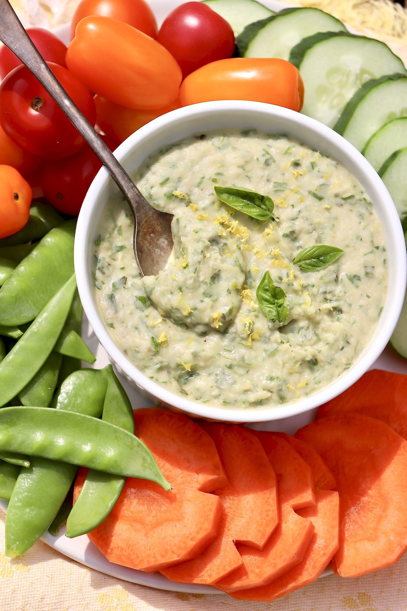 Green Goddess White Bean & Artichoke Dip-Protein-rich and loaded with fresh flavor, this easy dip makes a fabulous sandwich spread and is a great alternative to hummus